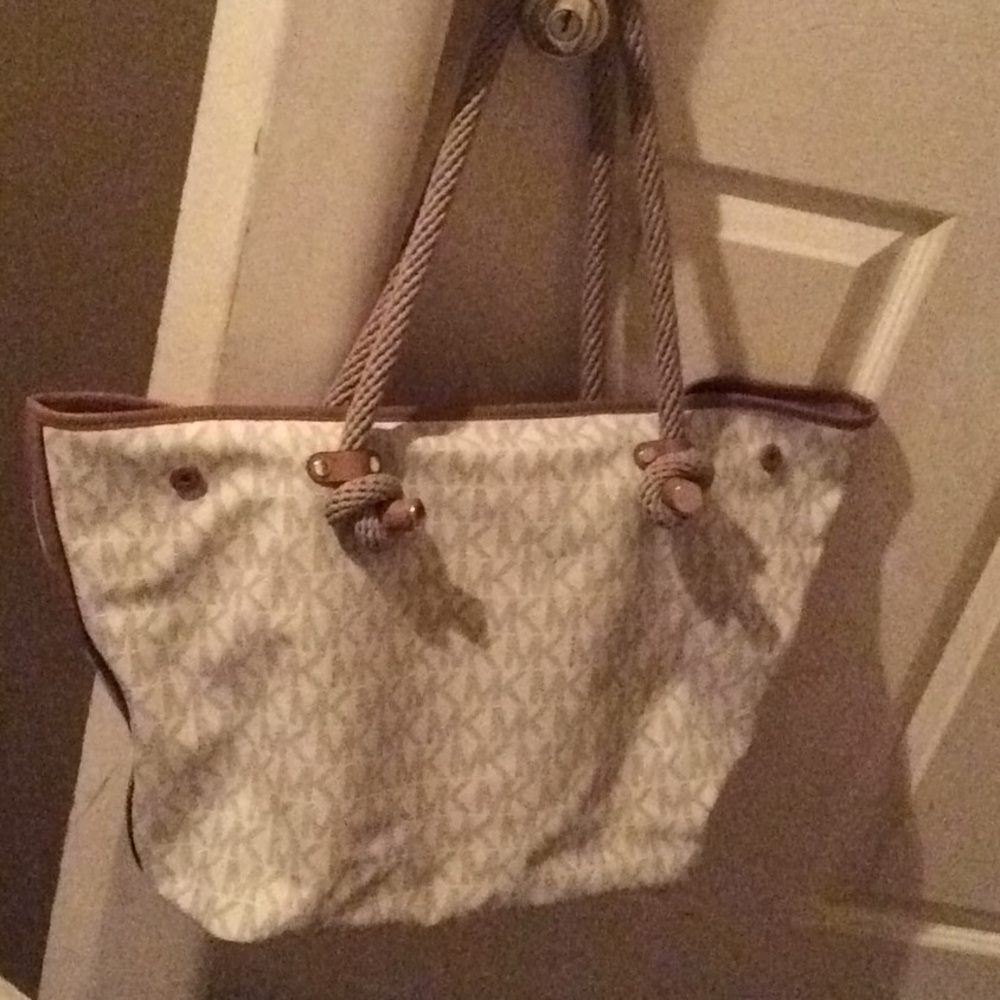 Handbag - Picture 2 of 4